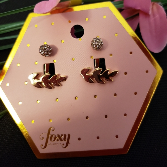 🇨🇦GARDENIA EARRINGS IN GOLD🇨🇦 - Picture 3 of 6